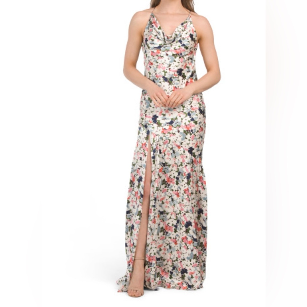 CINQ A SEPT
Silk Garden Bloom Julissa Gown Cinq a Sept color Multi/Floral Dress - Picture 2 of 16